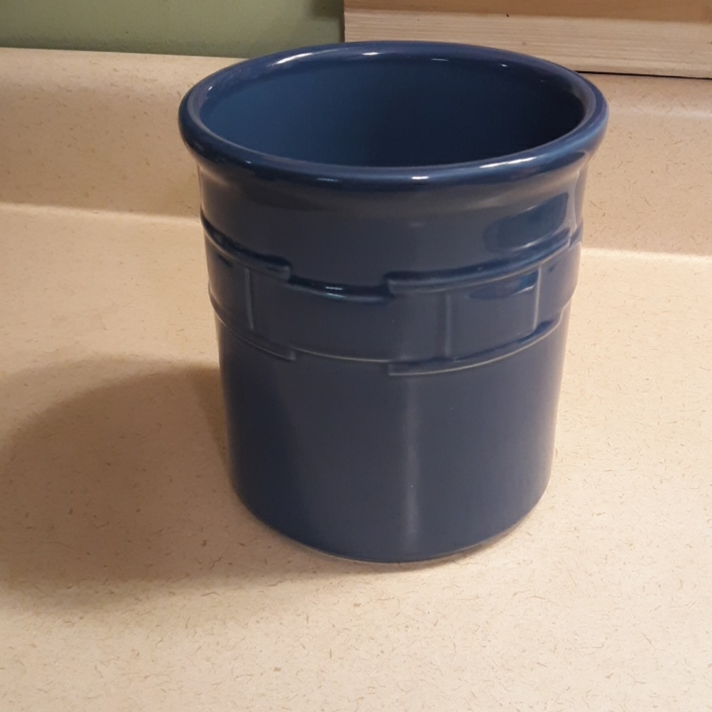 Large longaberger blue crock